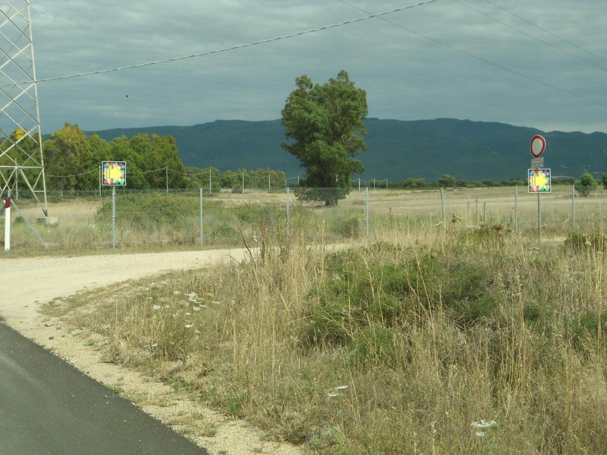 Tra Mare E Monti Appartement Santa Giusta Buitenkant foto
