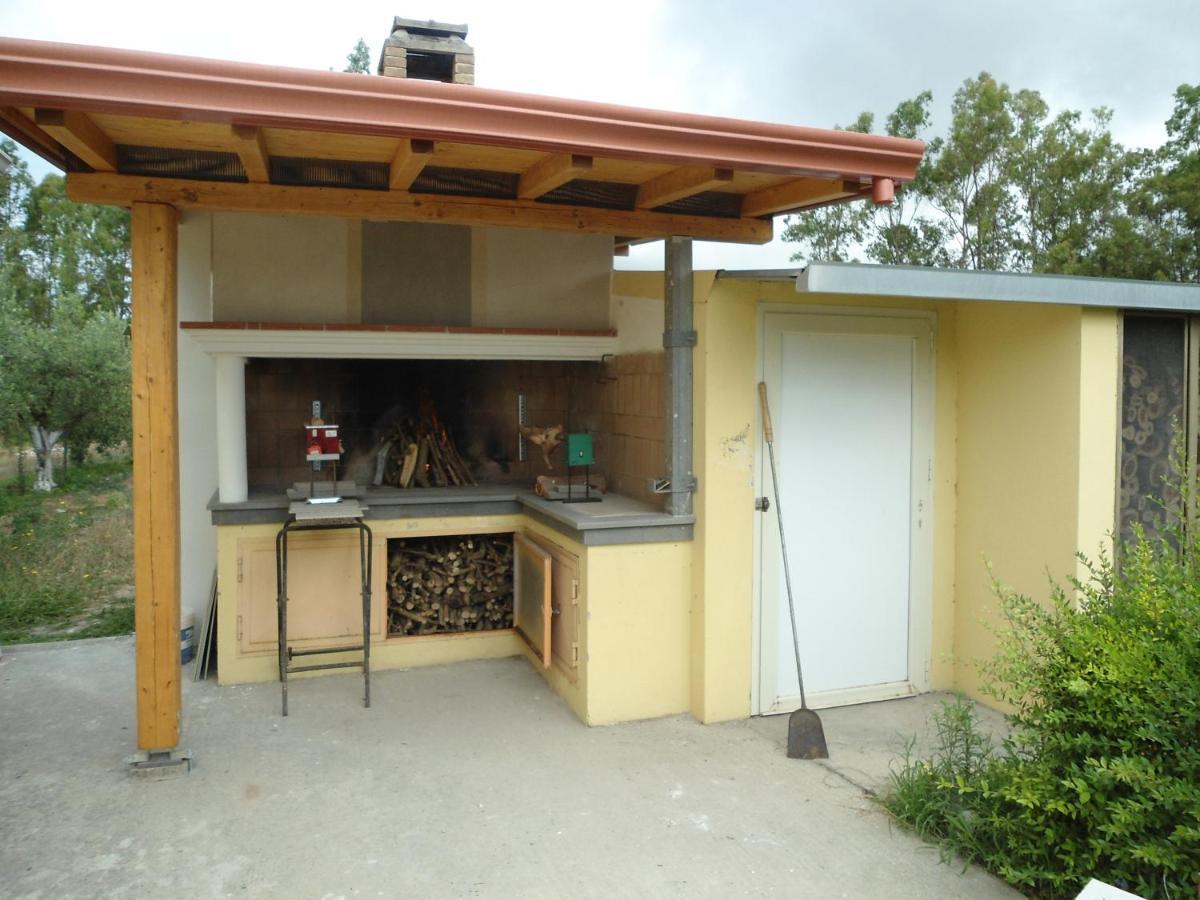 Tra Mare E Monti Appartement Santa Giusta Buitenkant foto