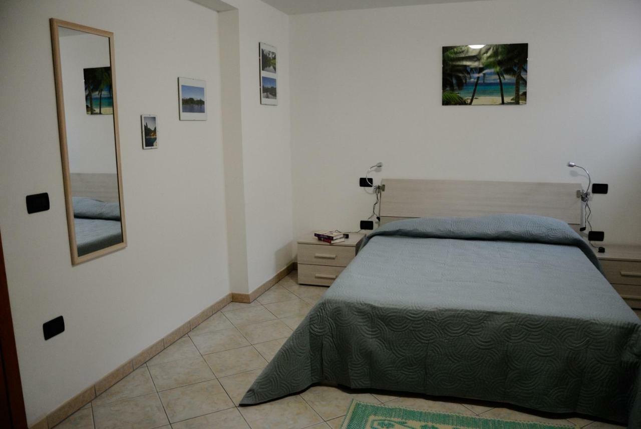 Tra Mare E Monti Appartement Santa Giusta Buitenkant foto
