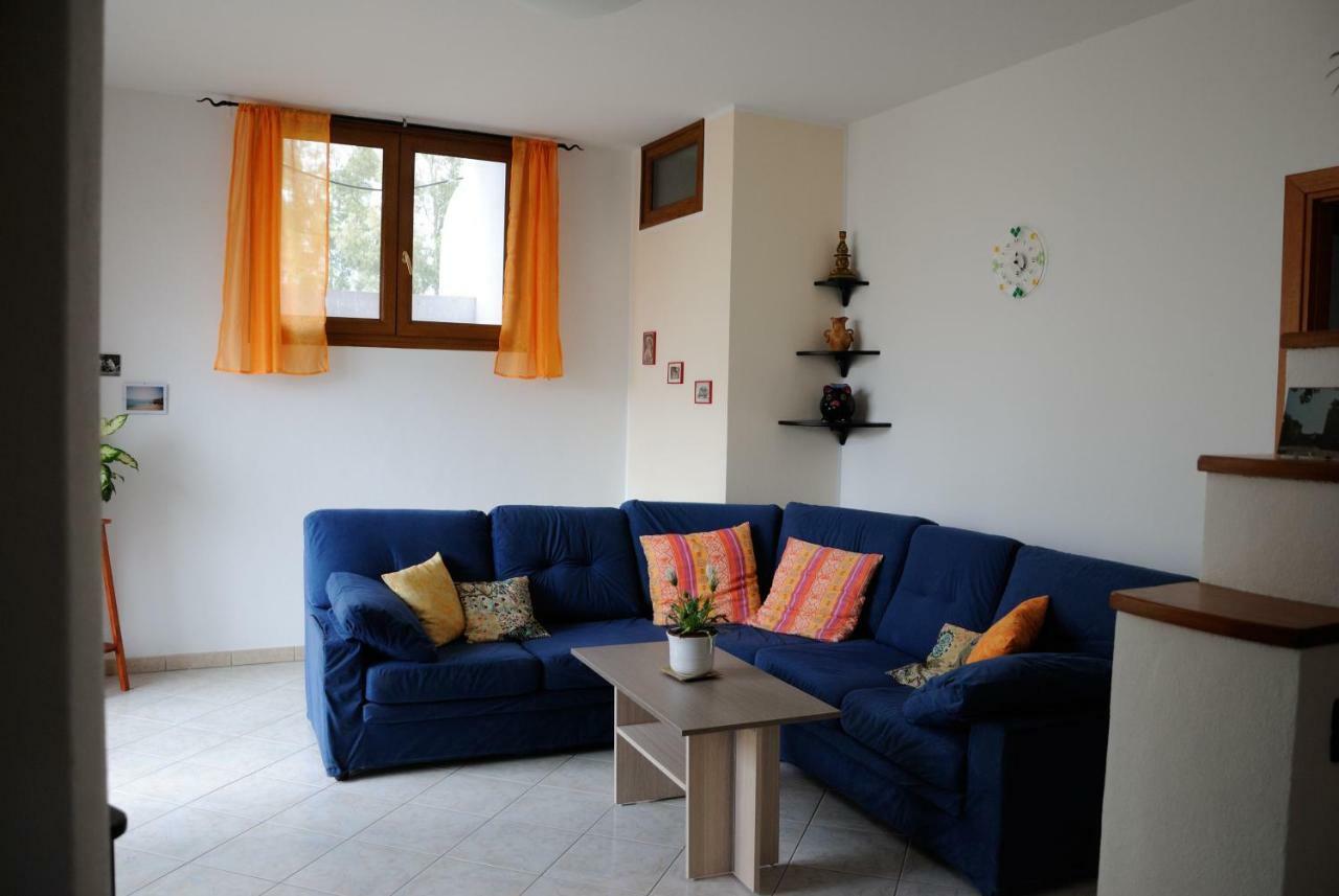 Tra Mare E Monti Appartement Santa Giusta Buitenkant foto