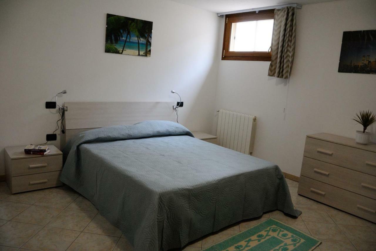 Tra Mare E Monti Appartement Santa Giusta Buitenkant foto