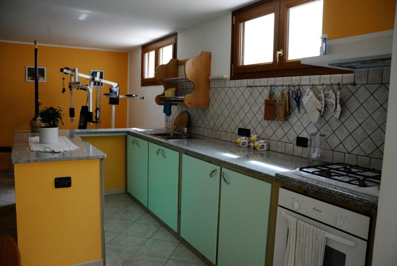 Tra Mare E Monti Appartement Santa Giusta Buitenkant foto