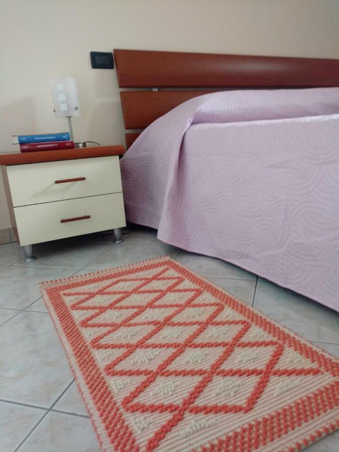 Tra Mare E Monti Appartement Santa Giusta Buitenkant foto