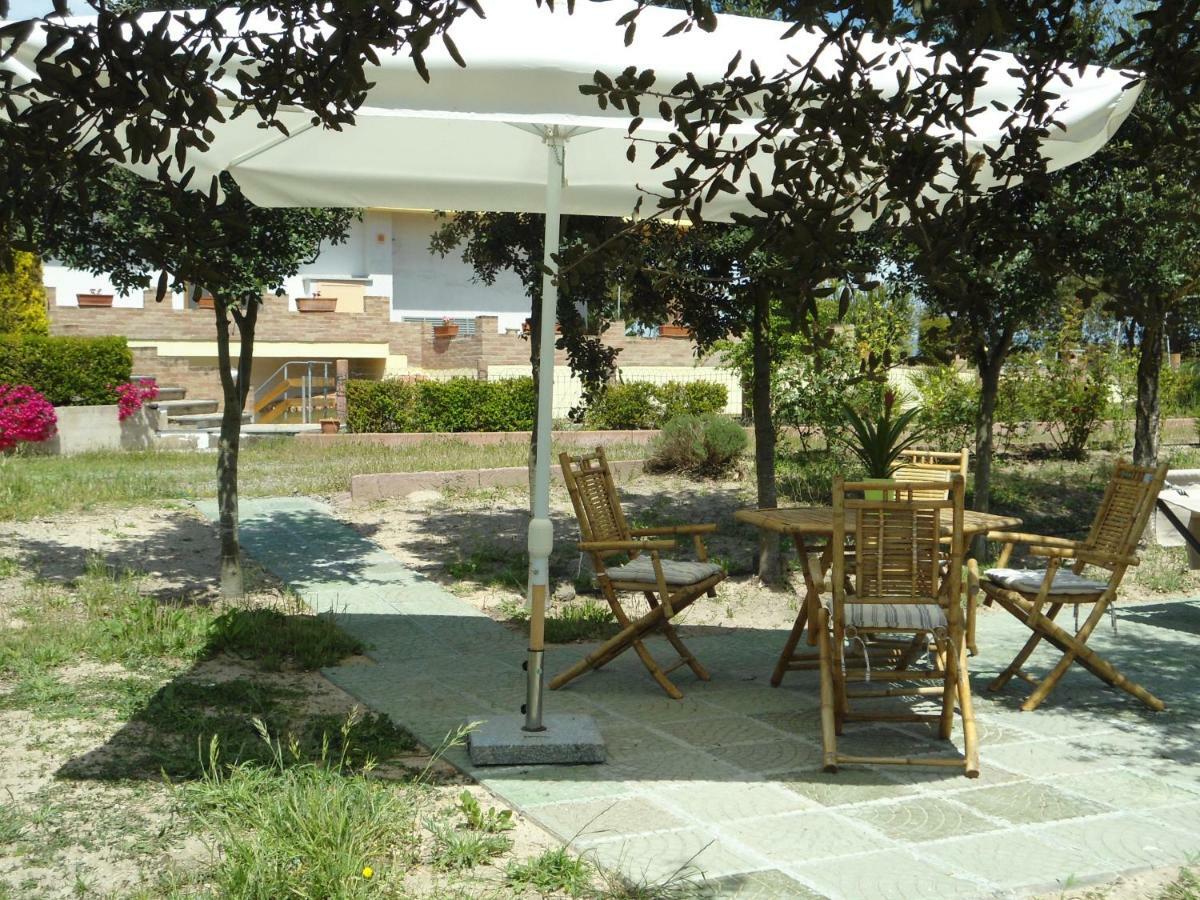 Tra Mare E Monti Appartement Santa Giusta Buitenkant foto