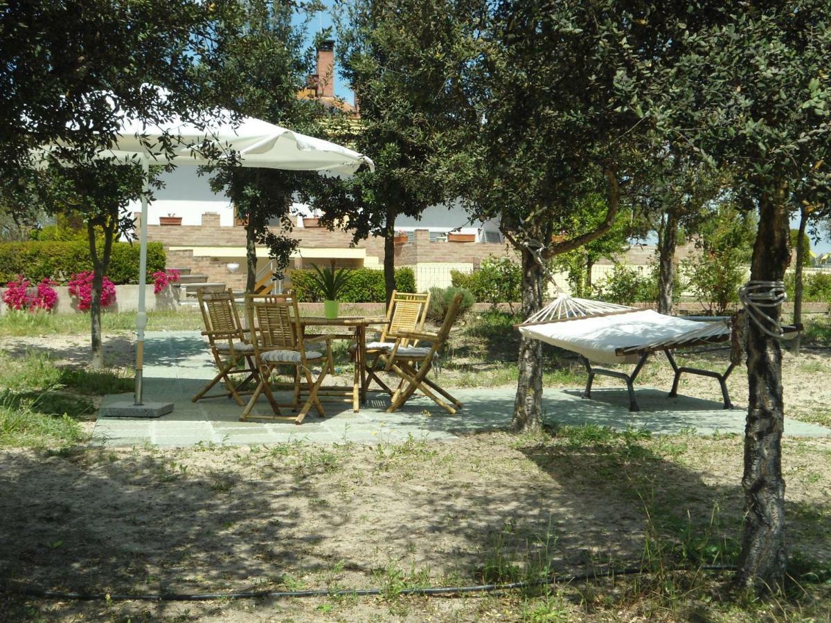 Tra Mare E Monti Appartement Santa Giusta Buitenkant foto