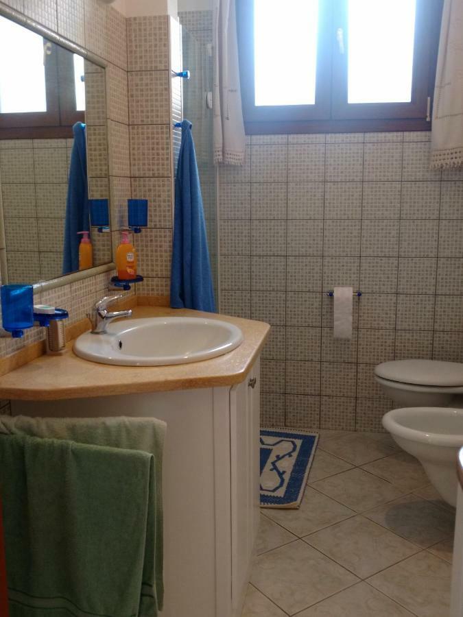 Tra Mare E Monti Appartement Santa Giusta Buitenkant foto
