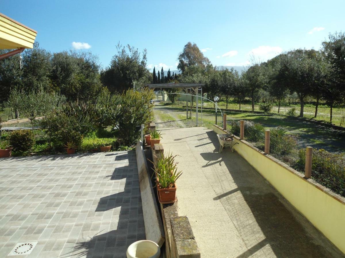 Tra Mare E Monti Appartement Santa Giusta Buitenkant foto