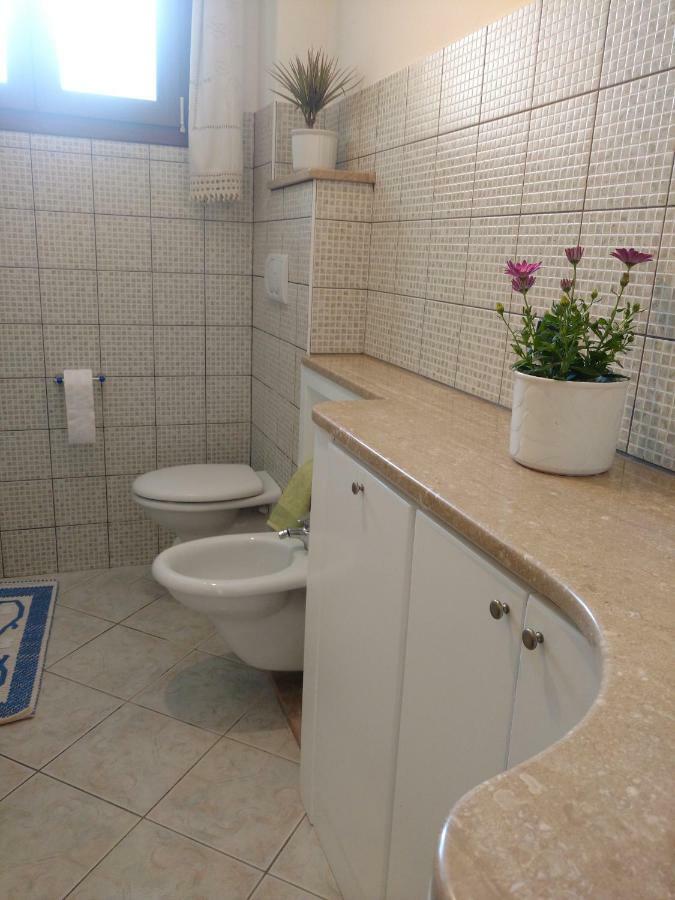 Tra Mare E Monti Appartement Santa Giusta Buitenkant foto